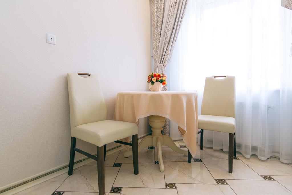 Vip Apartmen Sumy Esterno foto