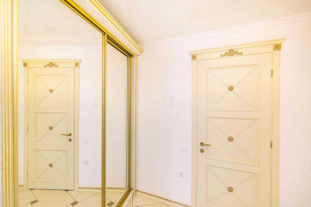 Vip Apartmen Sumy Esterno foto