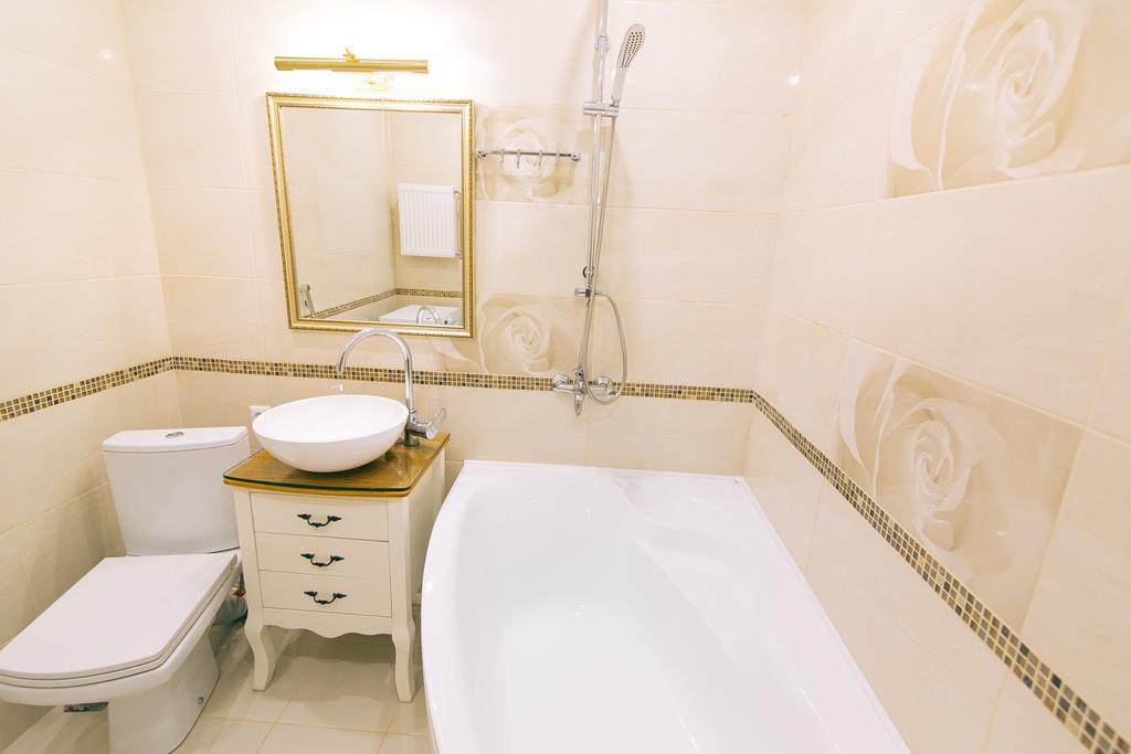 Vip Apartmen Sumy Esterno foto