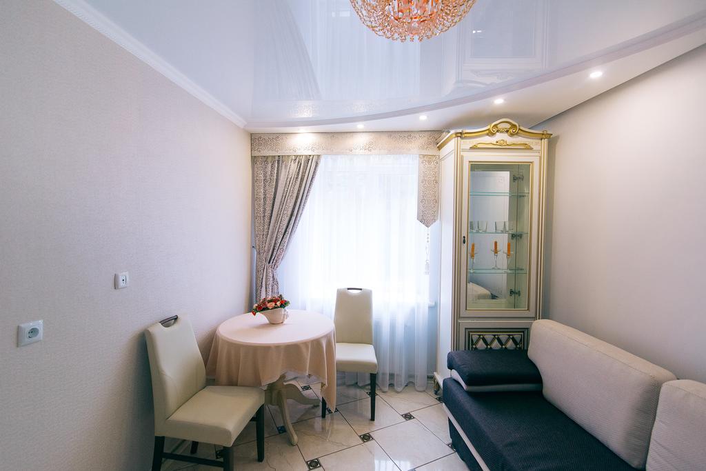 Vip Apartmen Sumy Esterno foto